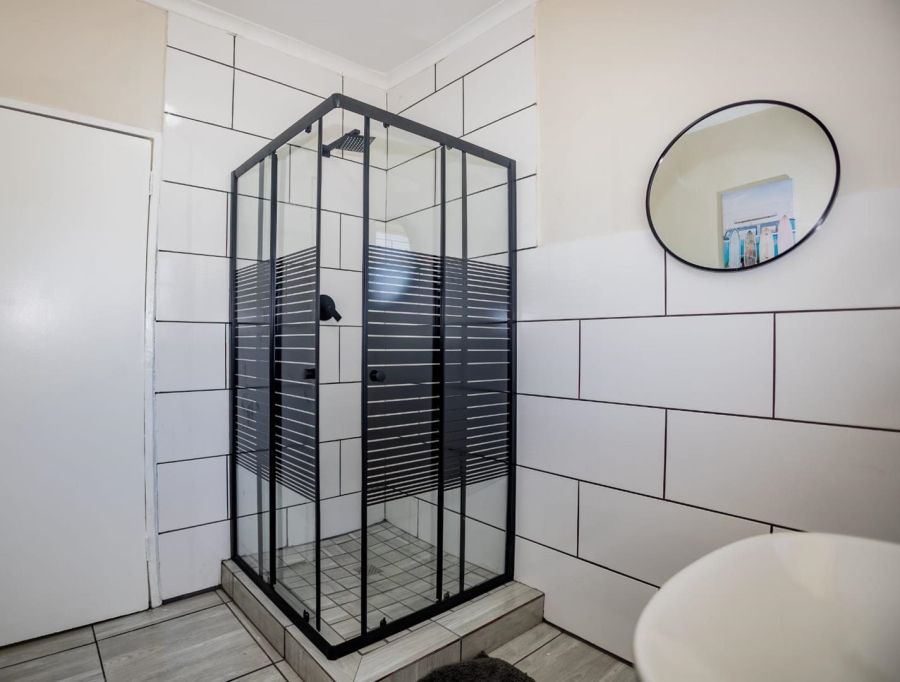 To Let 3 Bedroom Property for Rent in Protea Heights Western Cape